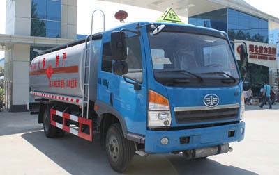 CLW5160GRYC4型易燃液体罐式运输车