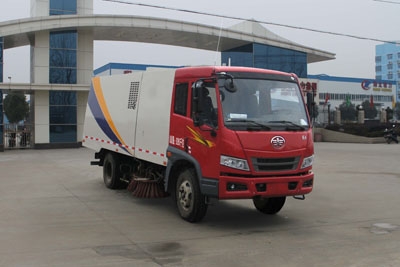 CLW5080TSLC4型扫路车