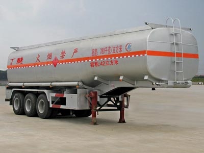 CLW9404GRY型易燃液体罐式运输半挂车